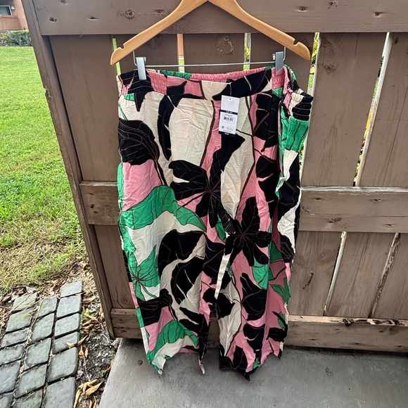🎉NWT🎉 Draped Wide Leg Pants in Pink and Green - Picture 1 of 12